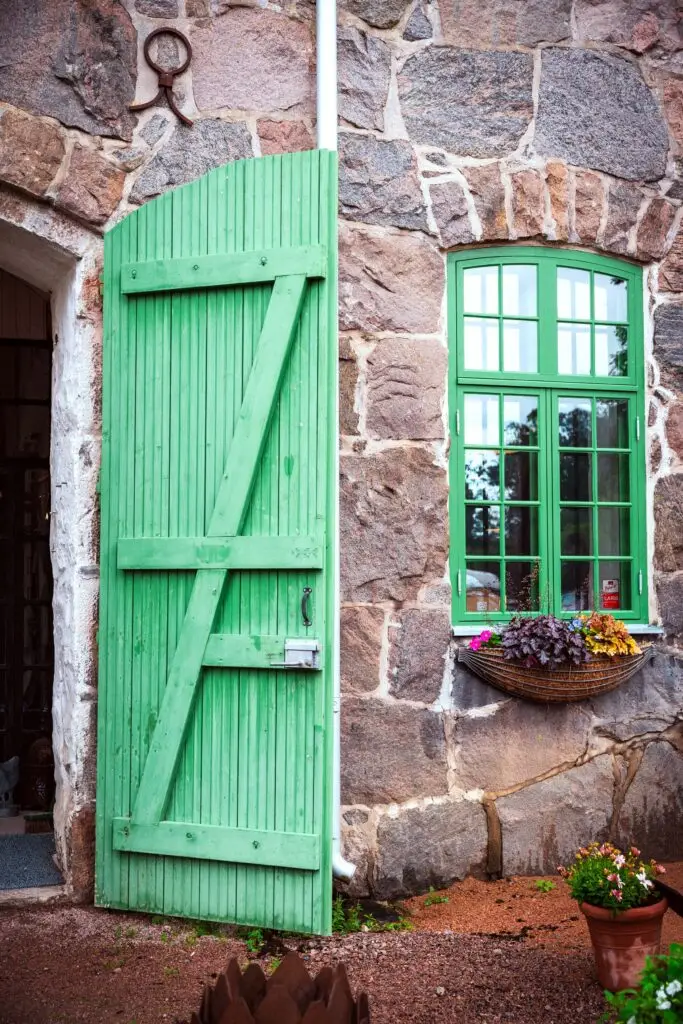 Grön dörr och fönster